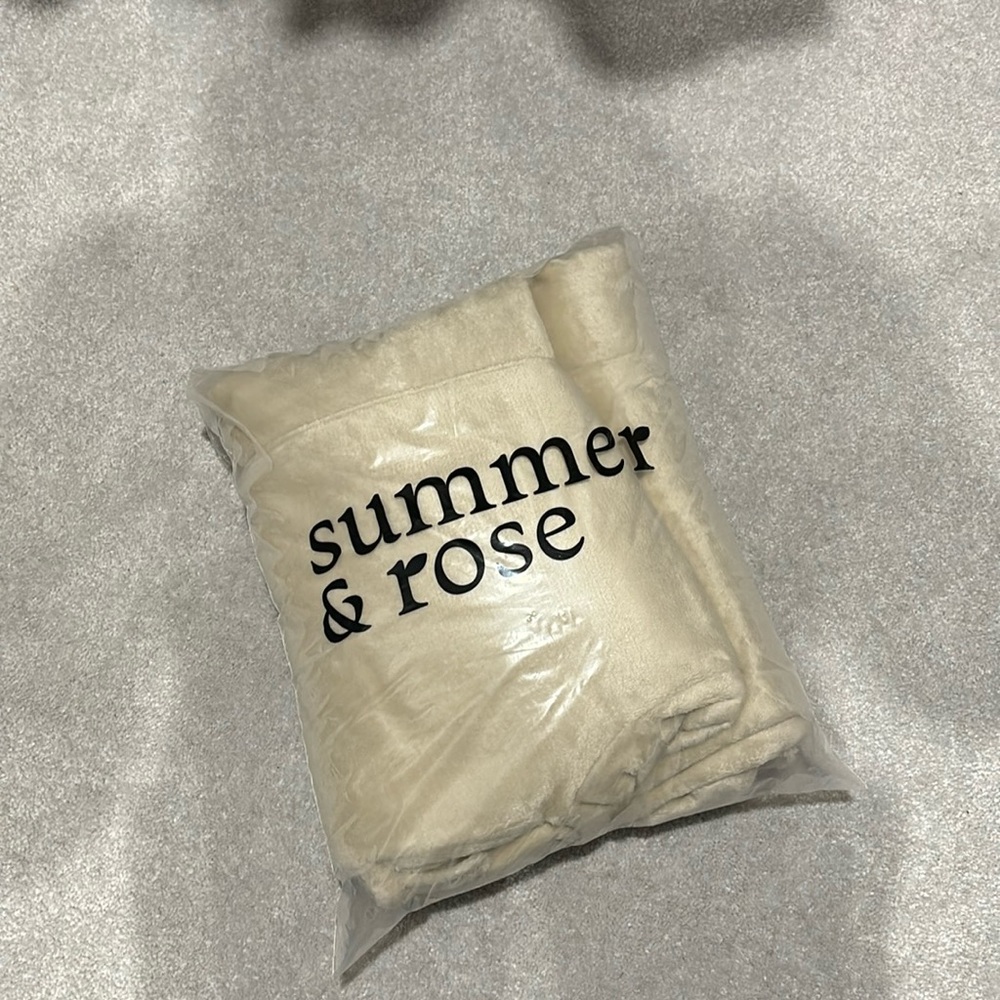 Summer & Rose Robe